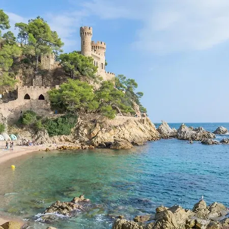Sleeps 8 Villa Lloret de Mar