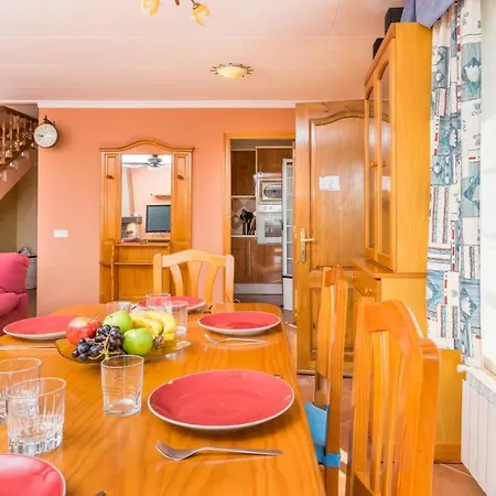 Sleeps 8 Вілла