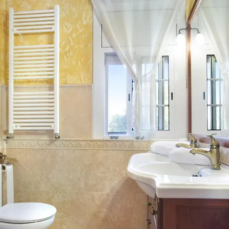 Sleeps 8 Villa Lloret de Mar