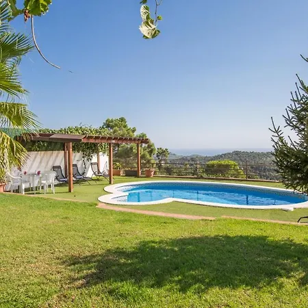 Sleeps 8 Villa Lloret de Mar